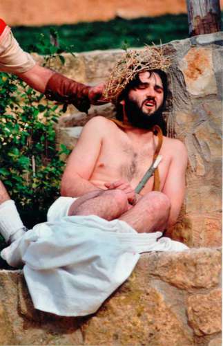 20011002-burlas-drama-de-la-cruz-monte-calvario-alcorisa-02